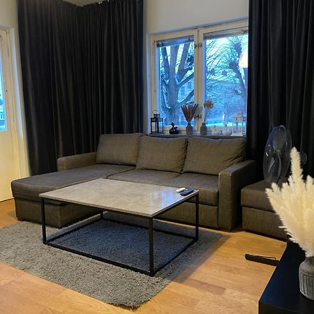 Fin Laegenhet Naera Centrum Orebro Bagian luar foto